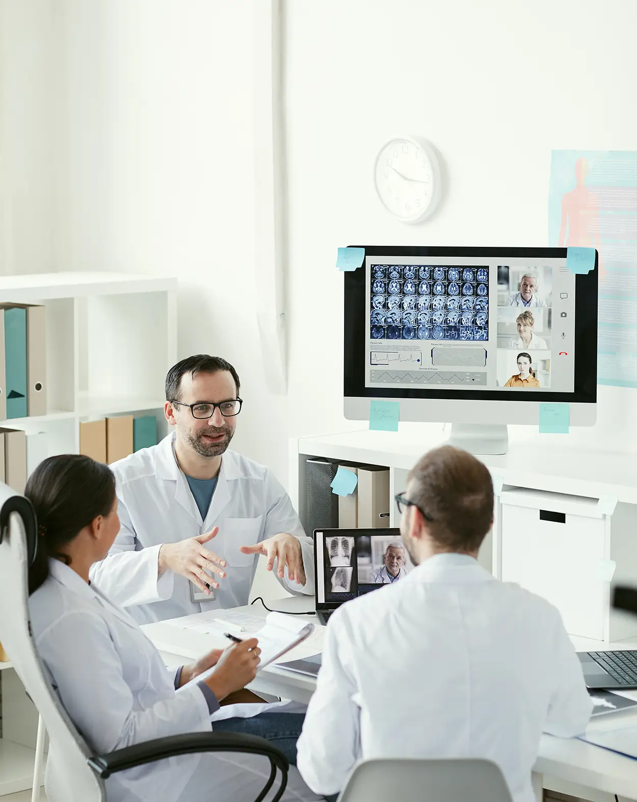 doctors-working-in-team-at-meeting-2026-01-08-00-15-28-utc