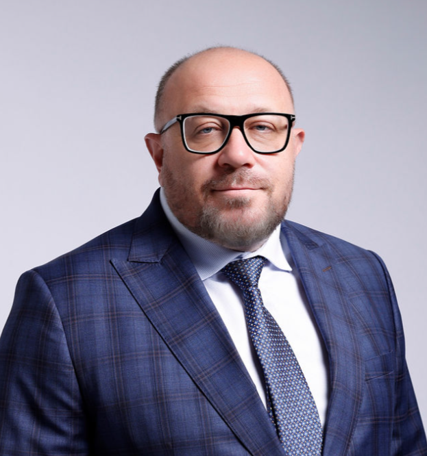 Jason-Grigoryan-Headshot-2-scaled Jason